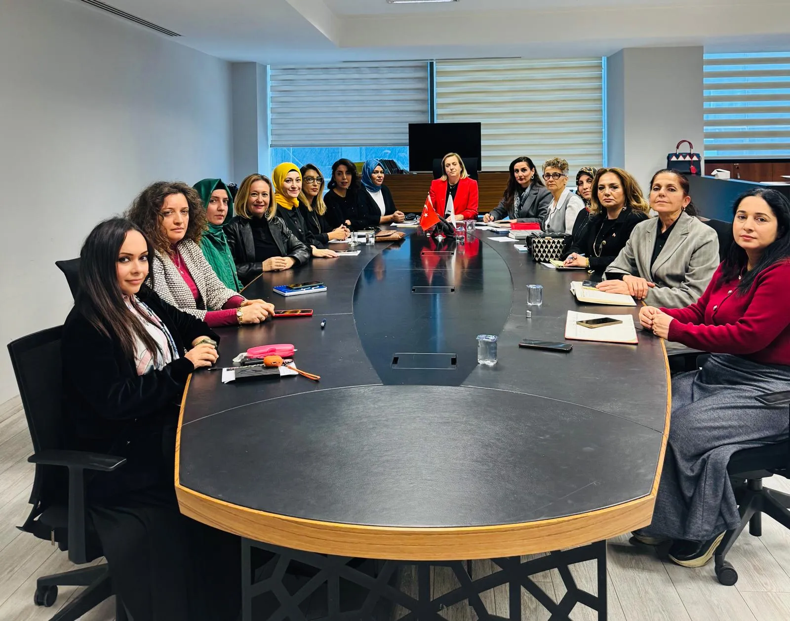 Ak Parti İzmir İl Kadın Kolları Üyelik Çalışmalarını Değerlendirdi