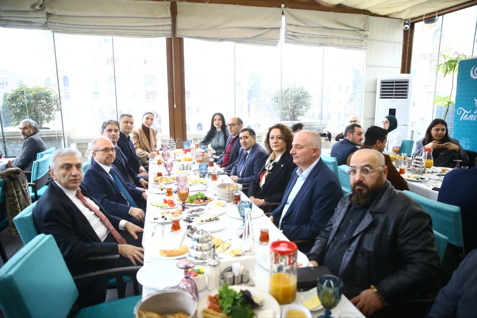 Bakü’de Dostluğun Sofrası Kuruldu