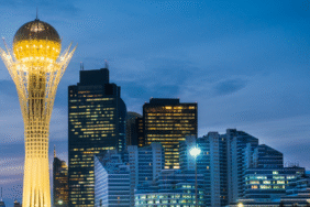 Kırmızı ve Beyaz, Profesyonel ve Modern, Son Dakika Canlı Yayın Haberi Youtube Küçük Resmi