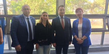 ddf230dc-c5a3-4e9c-8aa6-edade5a76c40