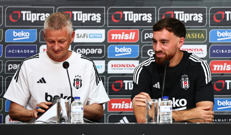 teknik-direktorumuz-ole-gunnar-solskjaer-ile-futbolcumuz-orkun-kokcuden-aciklamalar_000001