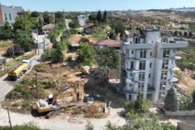 Çayırova'da boşaltılan alandaki riskli yapıların yıkımına başlandı 3