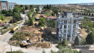 Çayırova'da boşaltılan alandaki riskli yapıların yıkımına başlandı 3