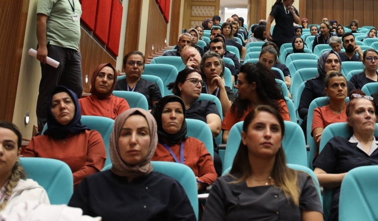 Fırat Üniversitesi Hastanesinde  Kuduz Hastalığına Dikkat Çekildi